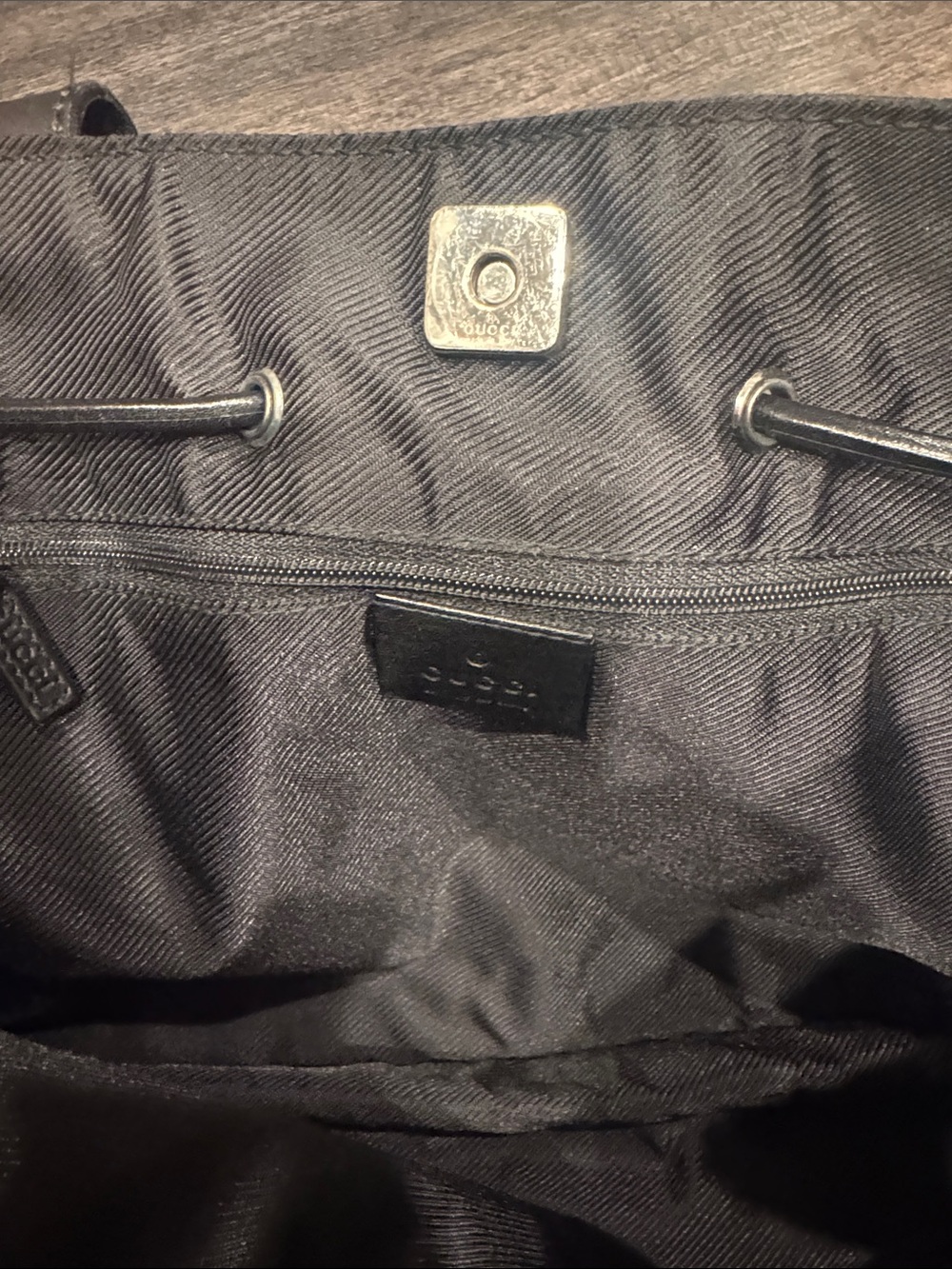 Gucci

GG Canvas GG Canvas drawstring Tote Bag Medium - Picture 6 of 8